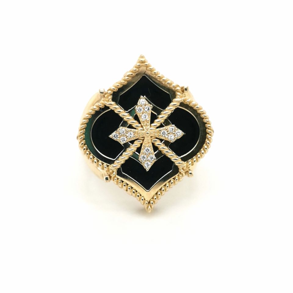 Złoty pierścionek z onyksem i cyrkoniami 1 Złoty pierścionek z czarnym emaliowanym tłem i diamentowym wzorem, Jubiler Kraków BigDIAMOND