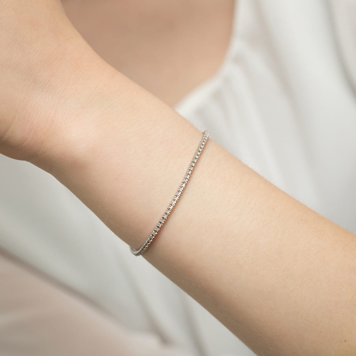 Bransoletka z białego złota 585 z prostym, minimalistycznym łańcuszkiem Dł. 19 cm 2 Bransoletka z białego złota 585 z prostym, minimalistycznym łańcuszkiem Dł. 19 cm - obrazek 2