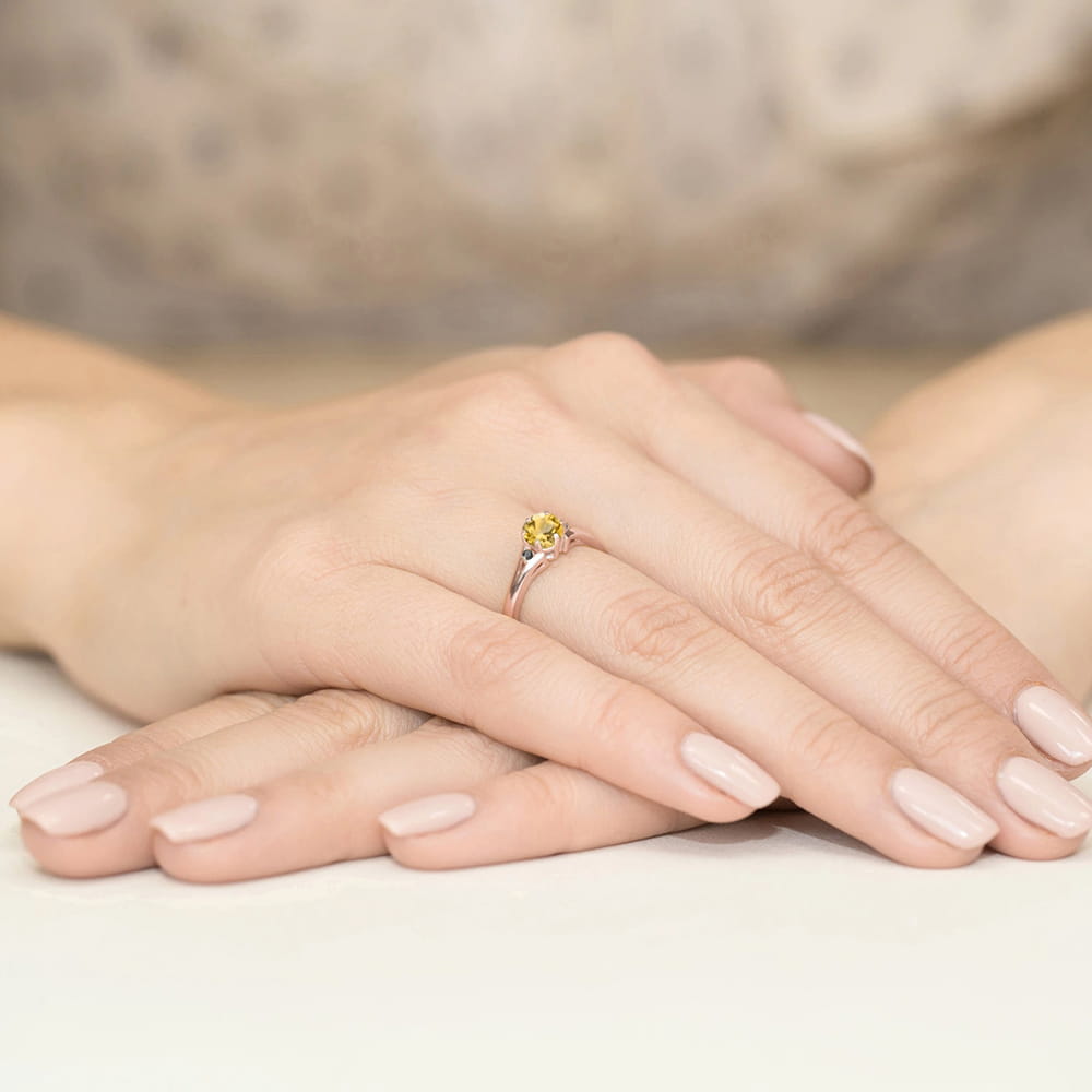 Pierścionek Cytryn 0,50ct różowe złoto z czarnymi diamentami 3 Pierścionek Cytryn 0,50ct różowe złoto z czarnymi diamentami - obrazek 3