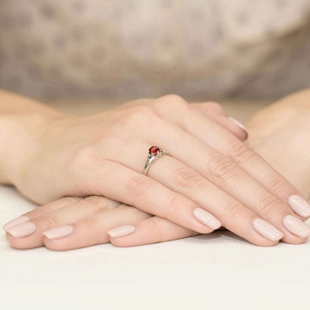 Pierścionek Granat 0,60ct białe złoto z czarnymi diamentami 3 Pierścionek Granat 0,60ct białe złoto z czarnymi diamentami - obrazek 3