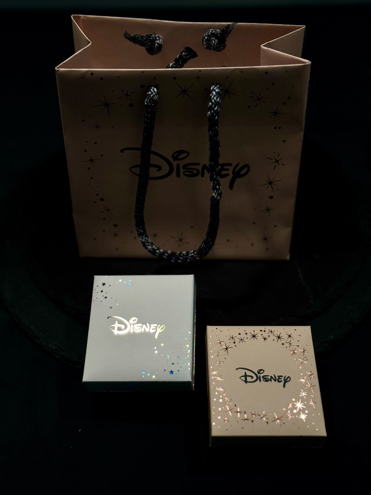 Biżuteria Disney – Kolekcja BigDIAMOND 2025 | Srebro 925 6 Eleganckie opakowania na biżuterię Disney w zbliżeniu