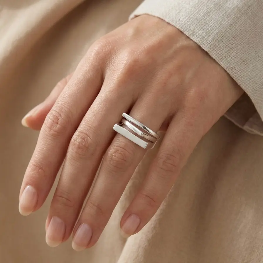 3 Srebrne pierścionki, geometryczne kwadraty minimalistyczne | BigDIAMOND Jubiler Krakow 1 Minimalist silver ring with square shapes.